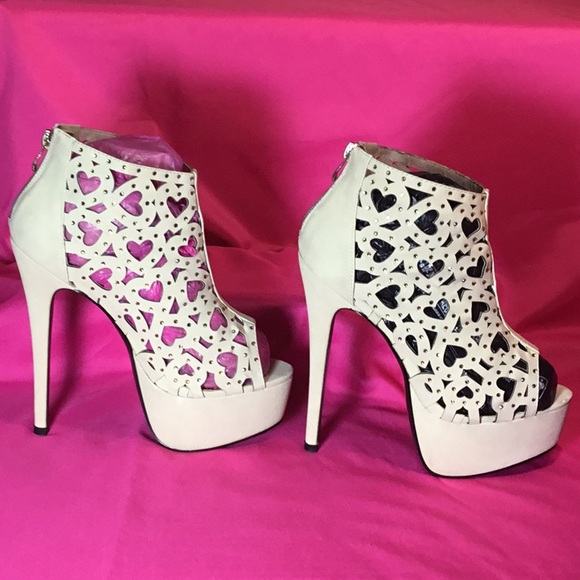 Cape Robin Booties - Picture 2 of 5